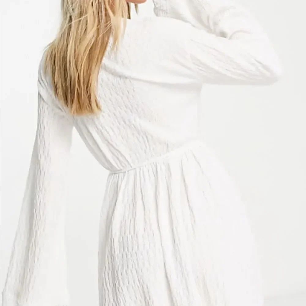 ASOS Design Textured White Crochet Trim Wrap Long Sleeve Mini Dress Size 6 - Picture 3 of 12